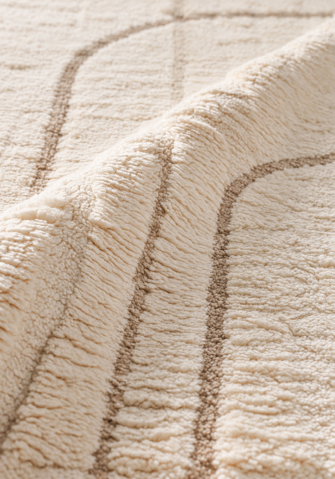 Close-up of the wool texture of the Mrirt rug