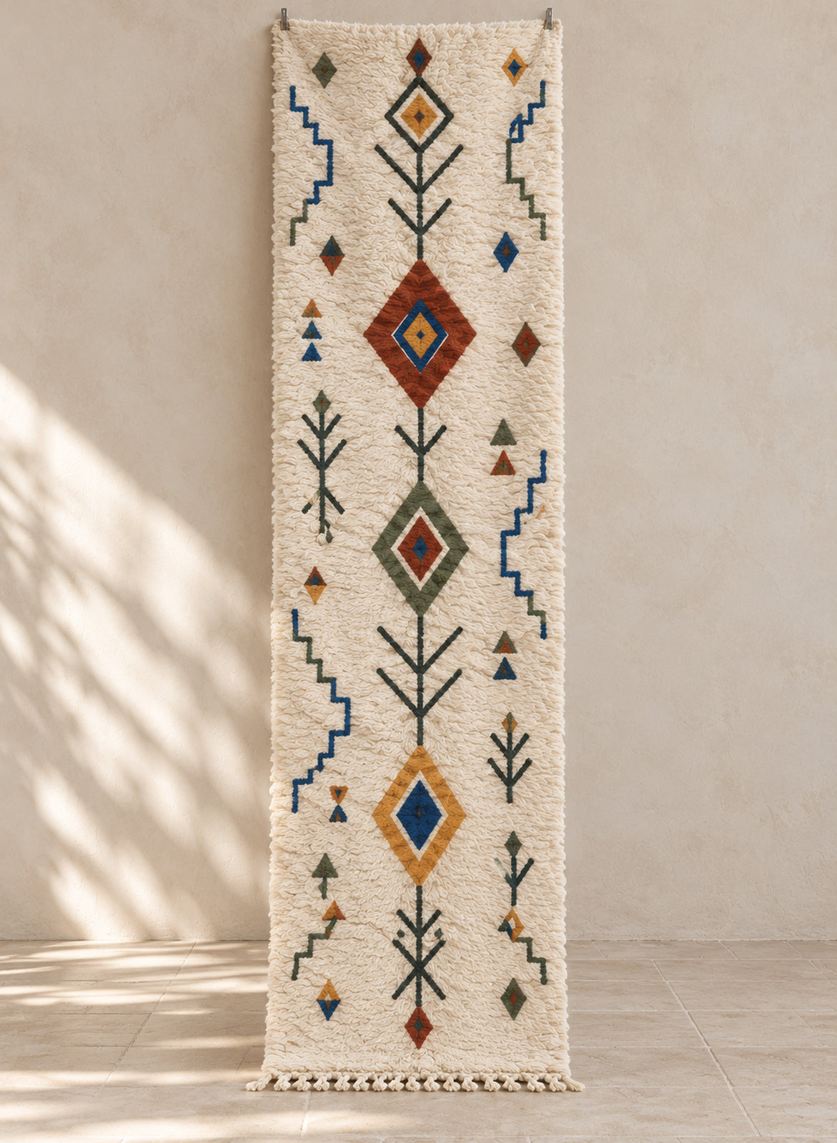 Ivory Azilal runner with three colorful diamonds on a tree axis
