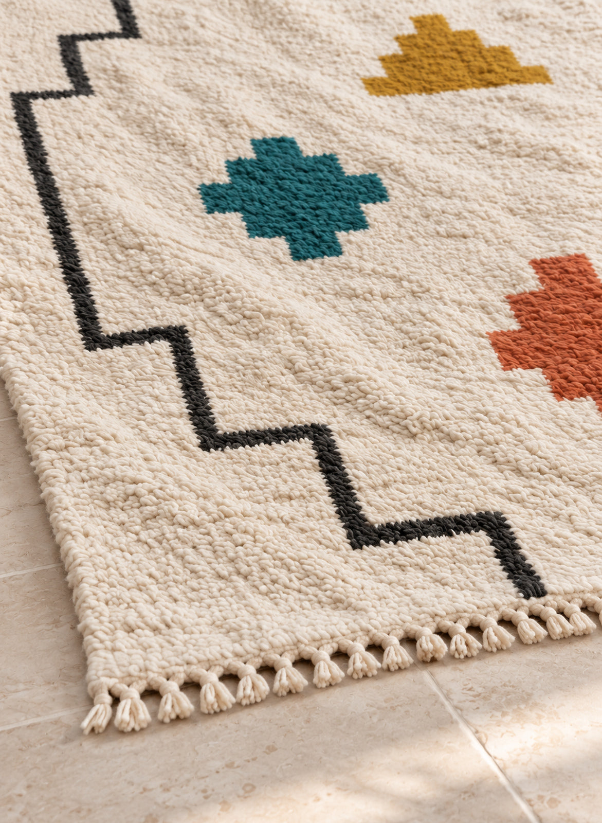Close-up of the fringe of Azilal rug model 10