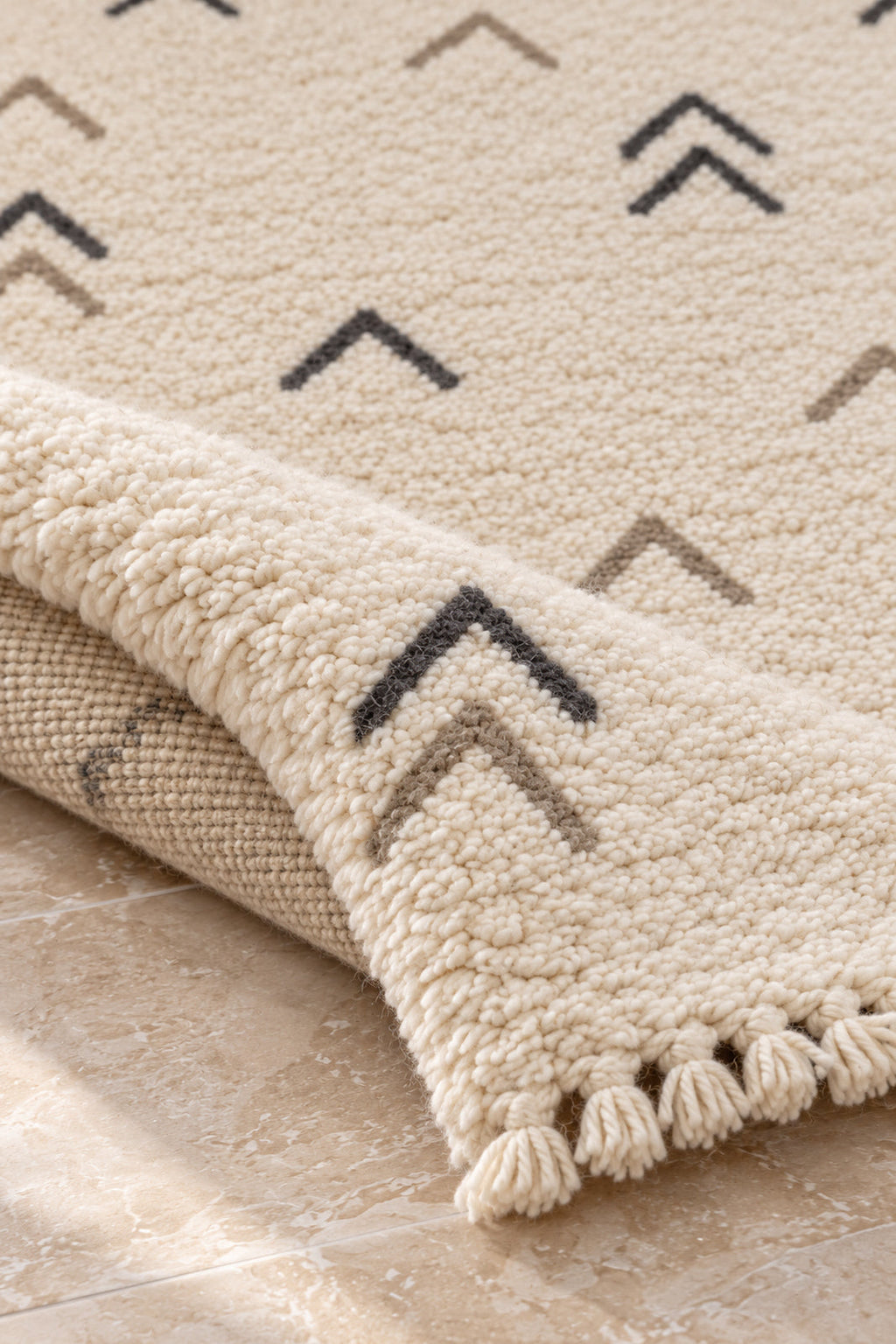 Thick pile of Beni Ourain rug model 06 on a folded corner