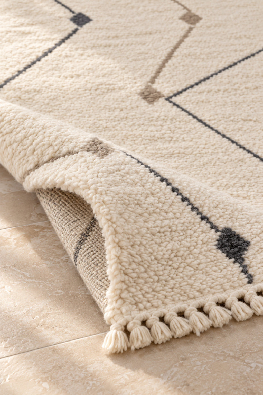 Thick pile of Beni Ourain rug model 09 on a folded corner