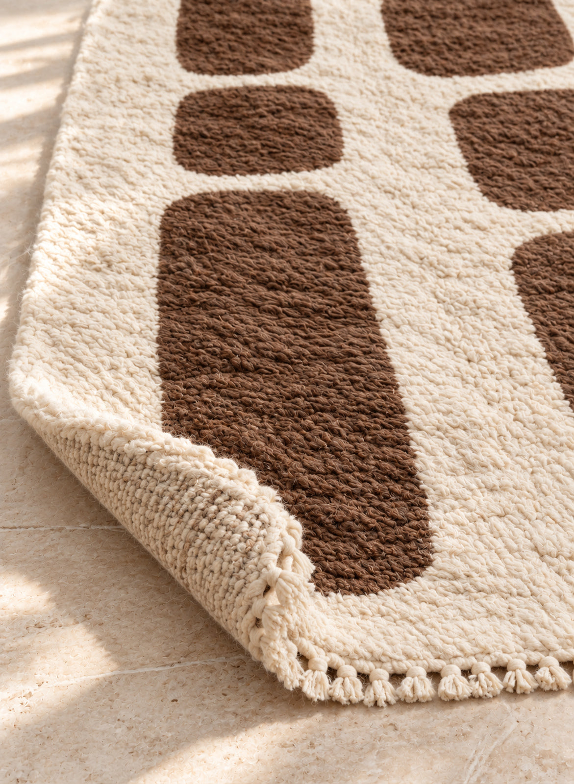 Thick pile of Beni Ourain rug model BWO-07 on a folded corner