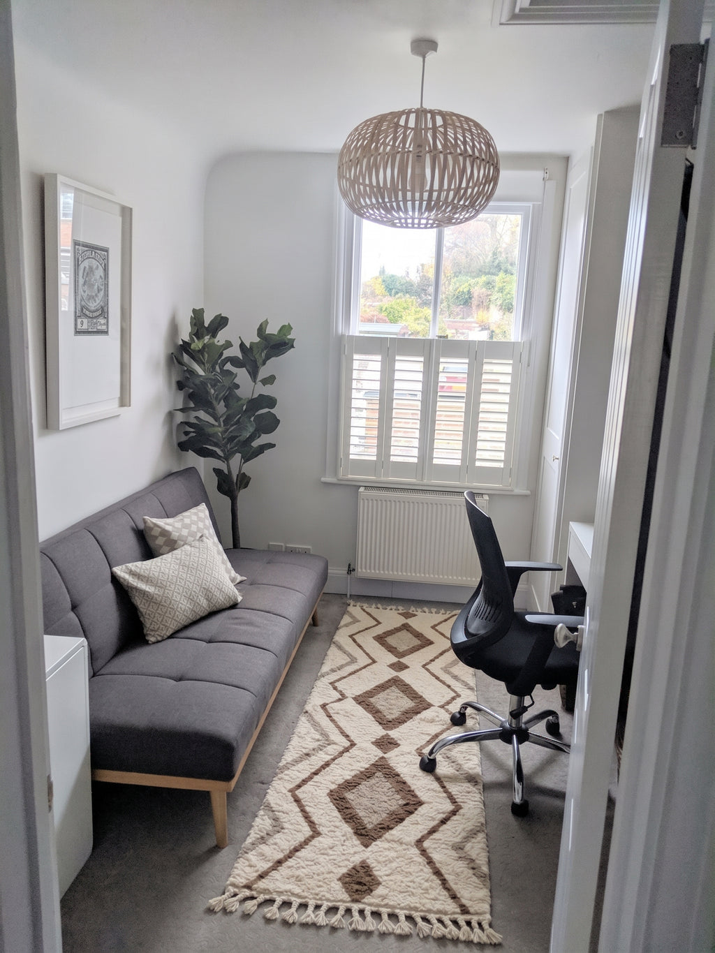 Mrirt runner with a diamond chain in a home office