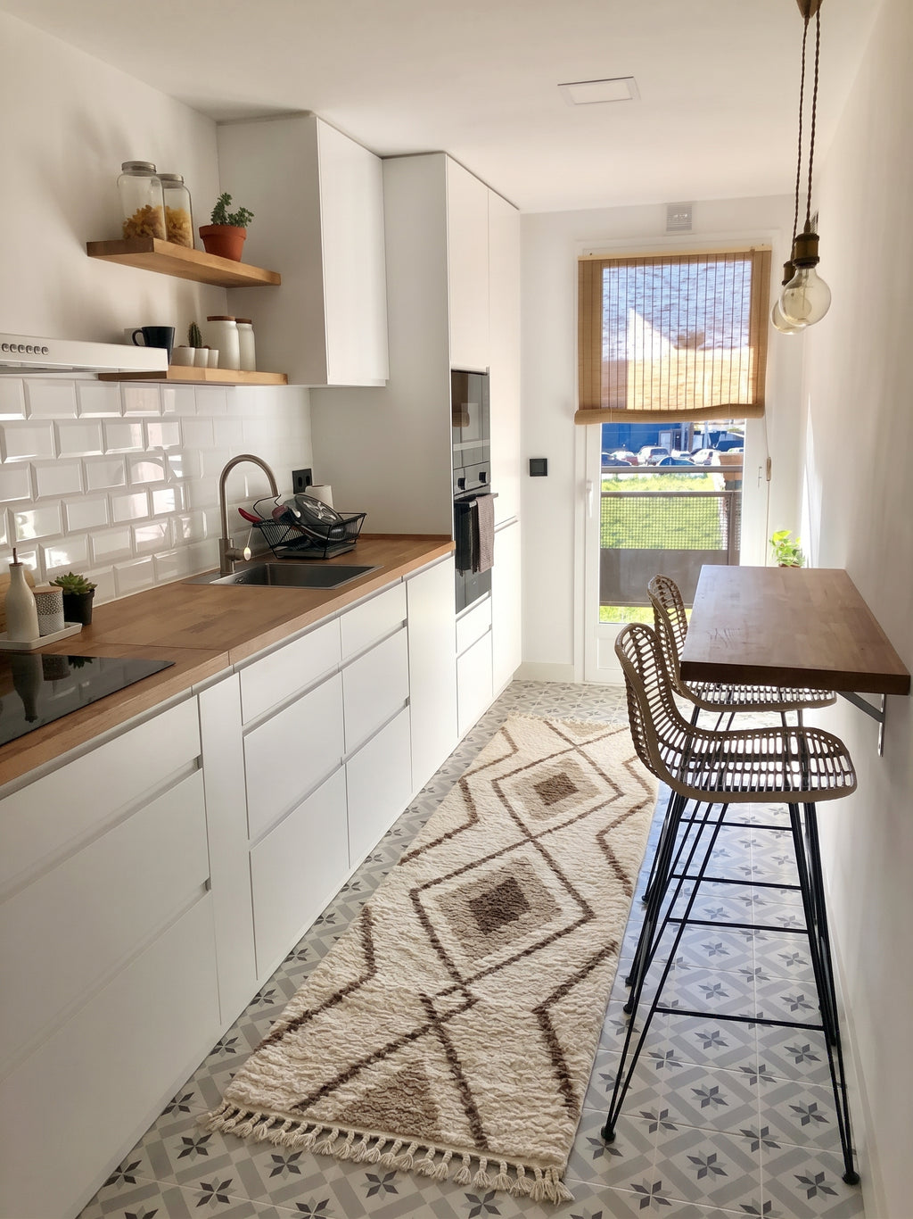 Mrirt runner with a diamond chain in a kitchen