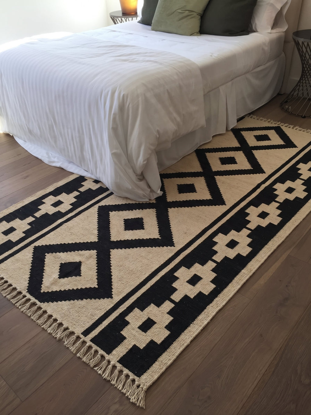 Tanirt kilim in a bedroom