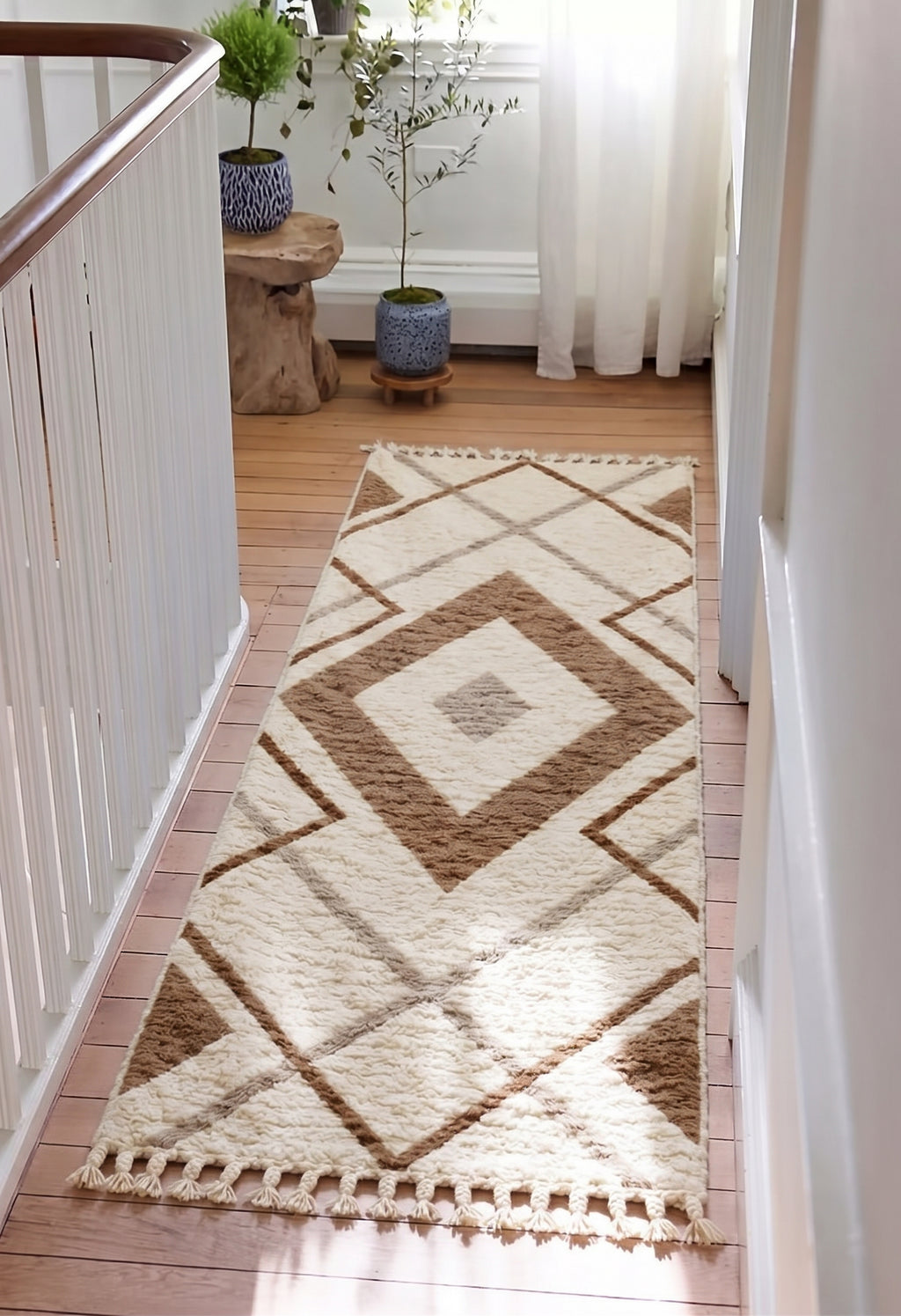 Mrirt runner with a caramel diamond on a landing