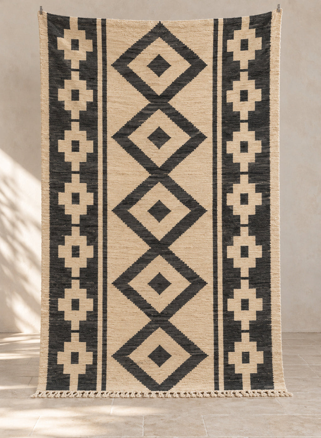 Ivory Tanirt kilim with charcoal diamond columns, full view
