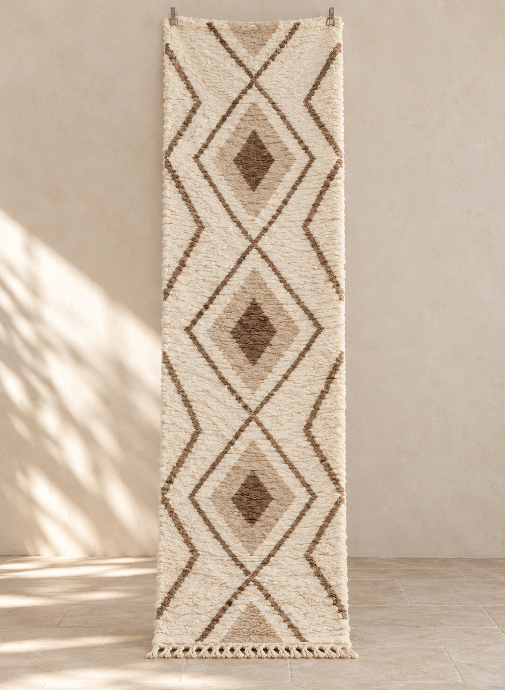 Ivory Mrirt runner with a chain of three caramel diamonds