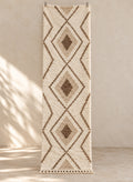 Ivory Mrirt runner with a chain of three caramel diamonds