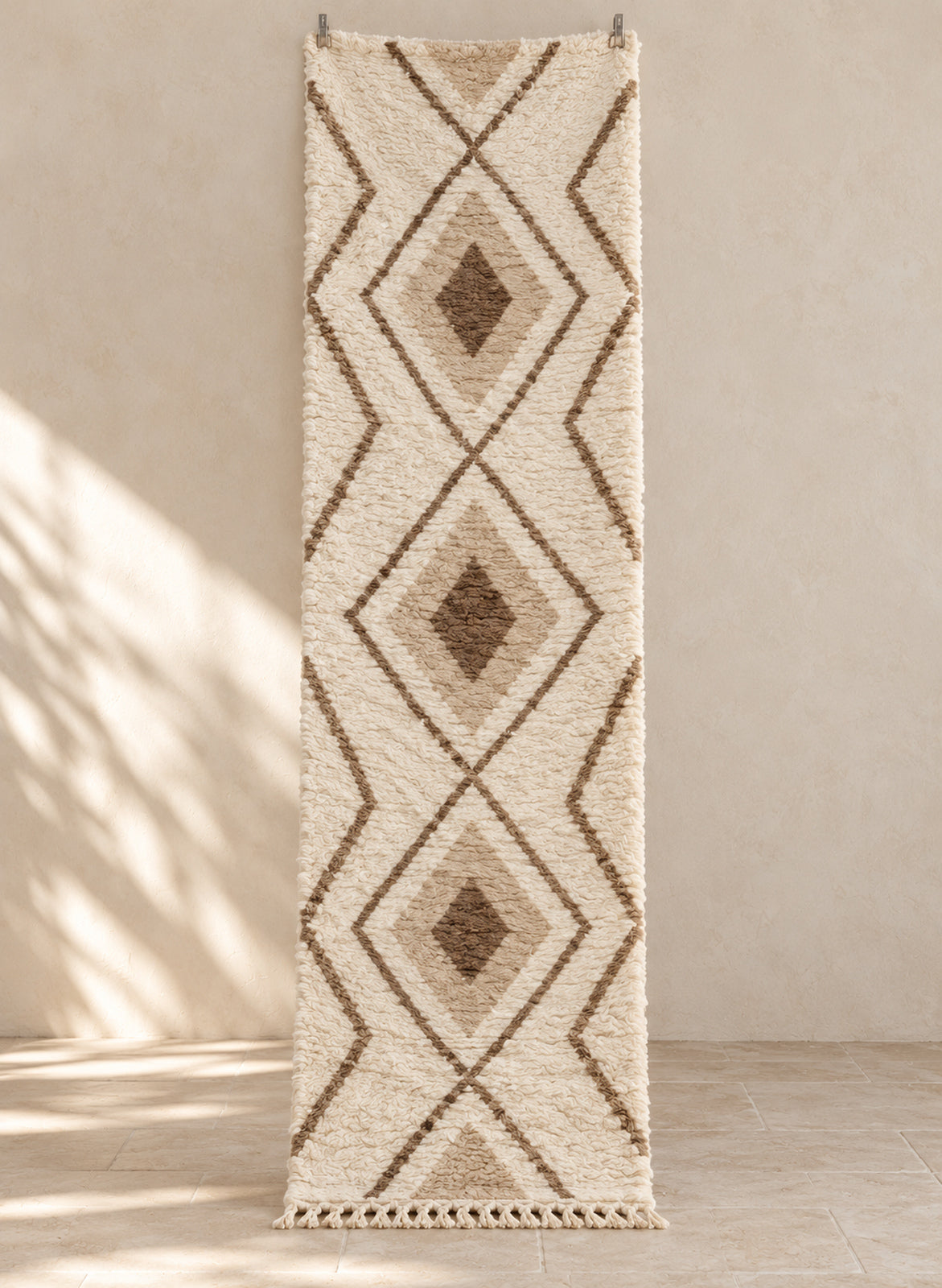 Ivory Mrirt runner with a chain of three caramel diamonds