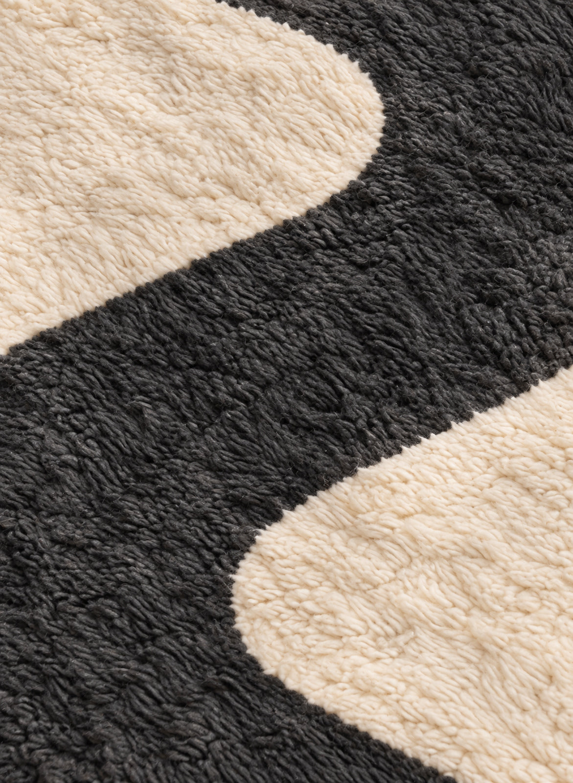 Close-up of the wool texture of Mrirt rug model 04