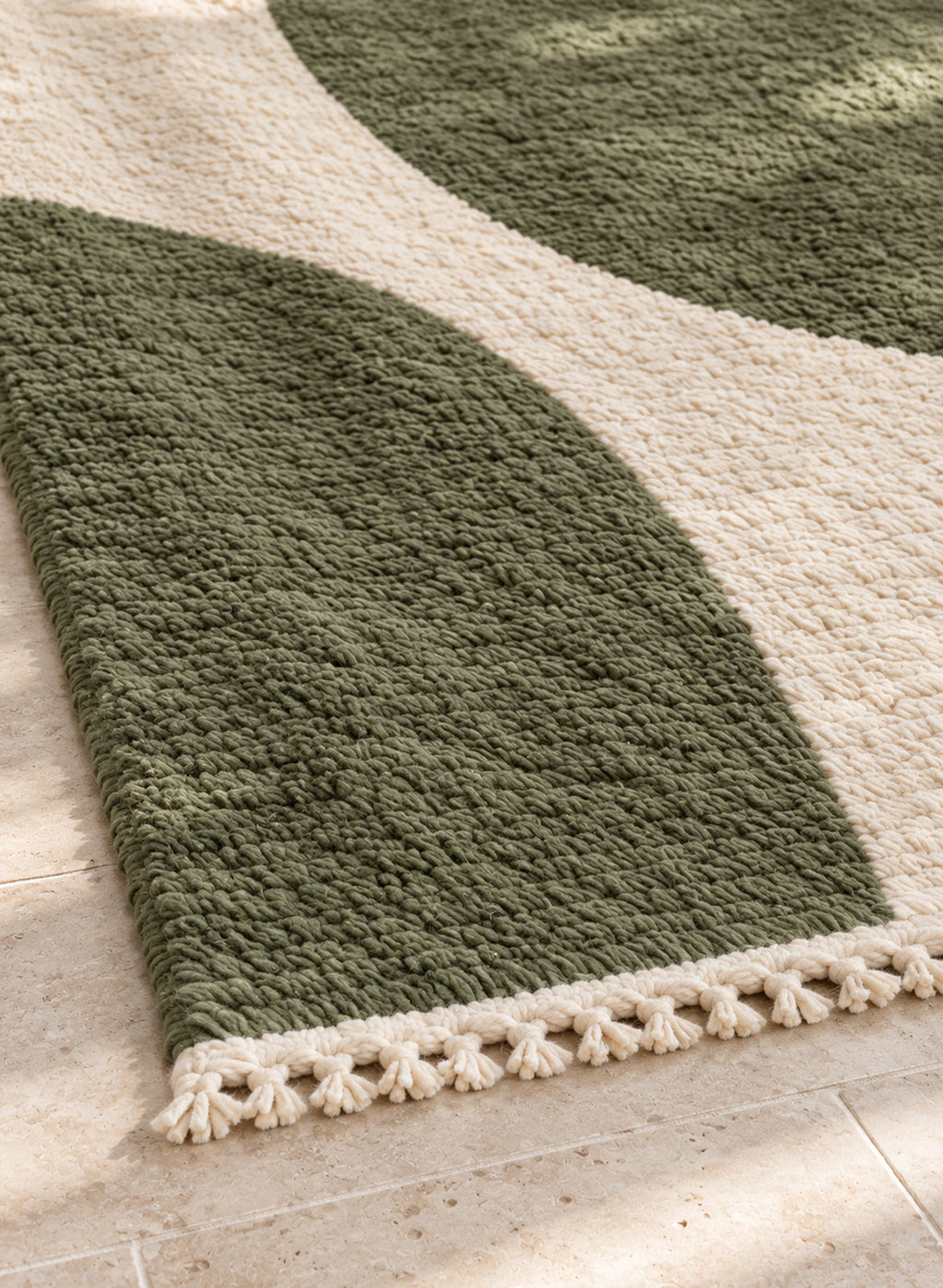Close-up of the fringe of Mrirt rug model 07
