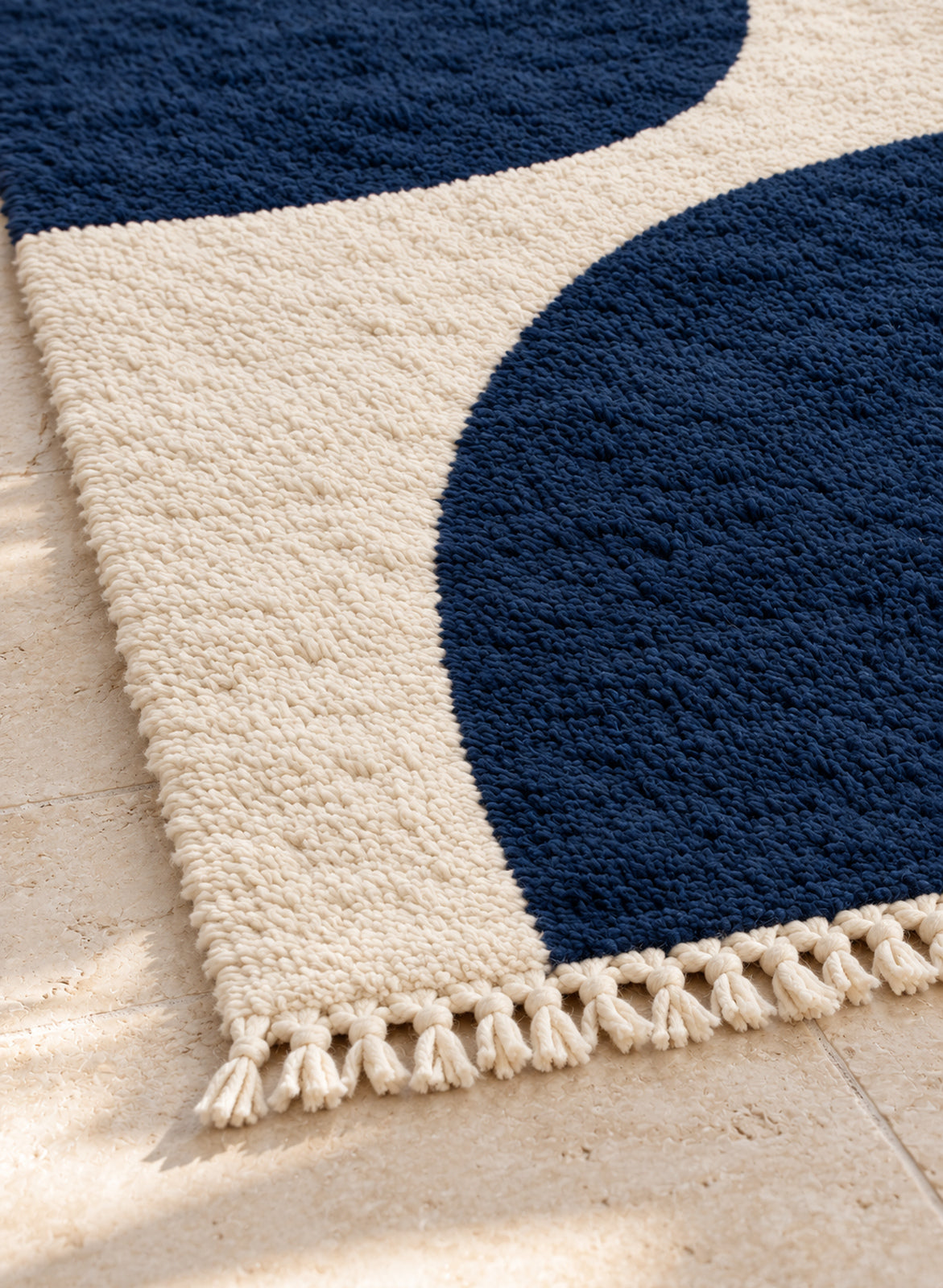 Close-up of the fringe of Mrirt rug model 10