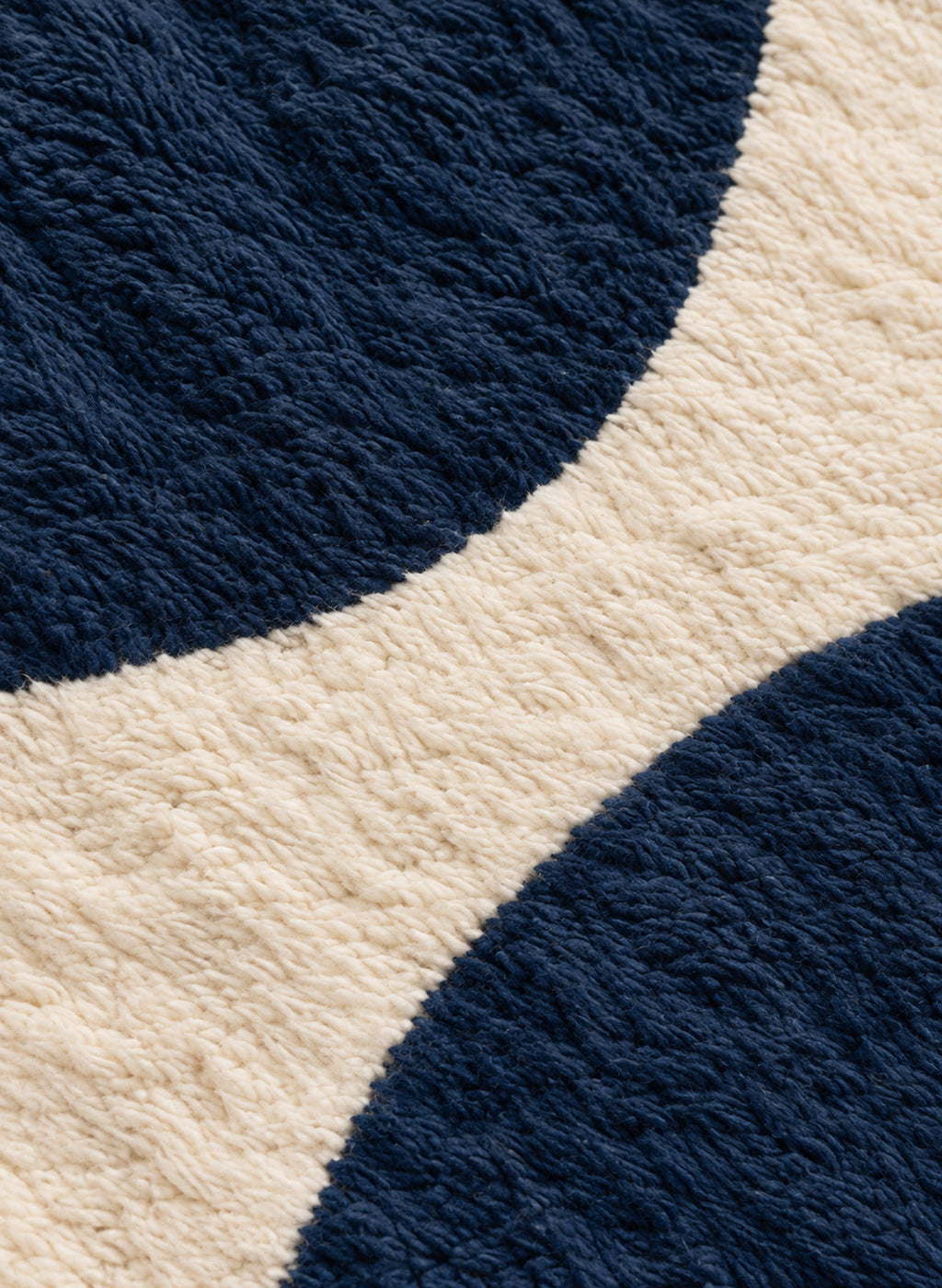 Close-up of the wool texture of Mrirt rug model 10