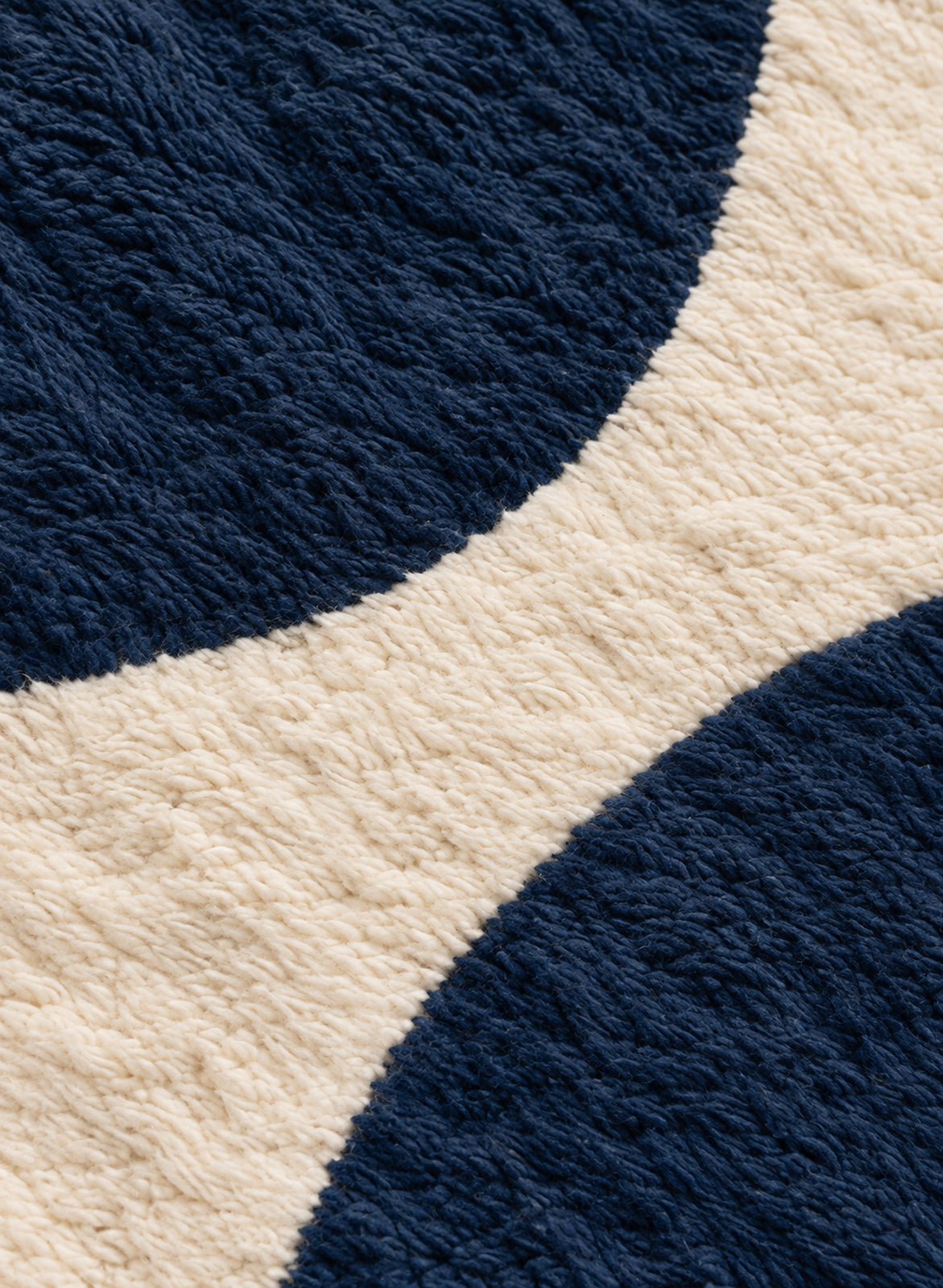 Close-up of the wool texture of Mrirt rug model 10