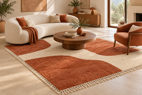 Tapis Mrirt ivoire et terracotta dans un salon contemporain